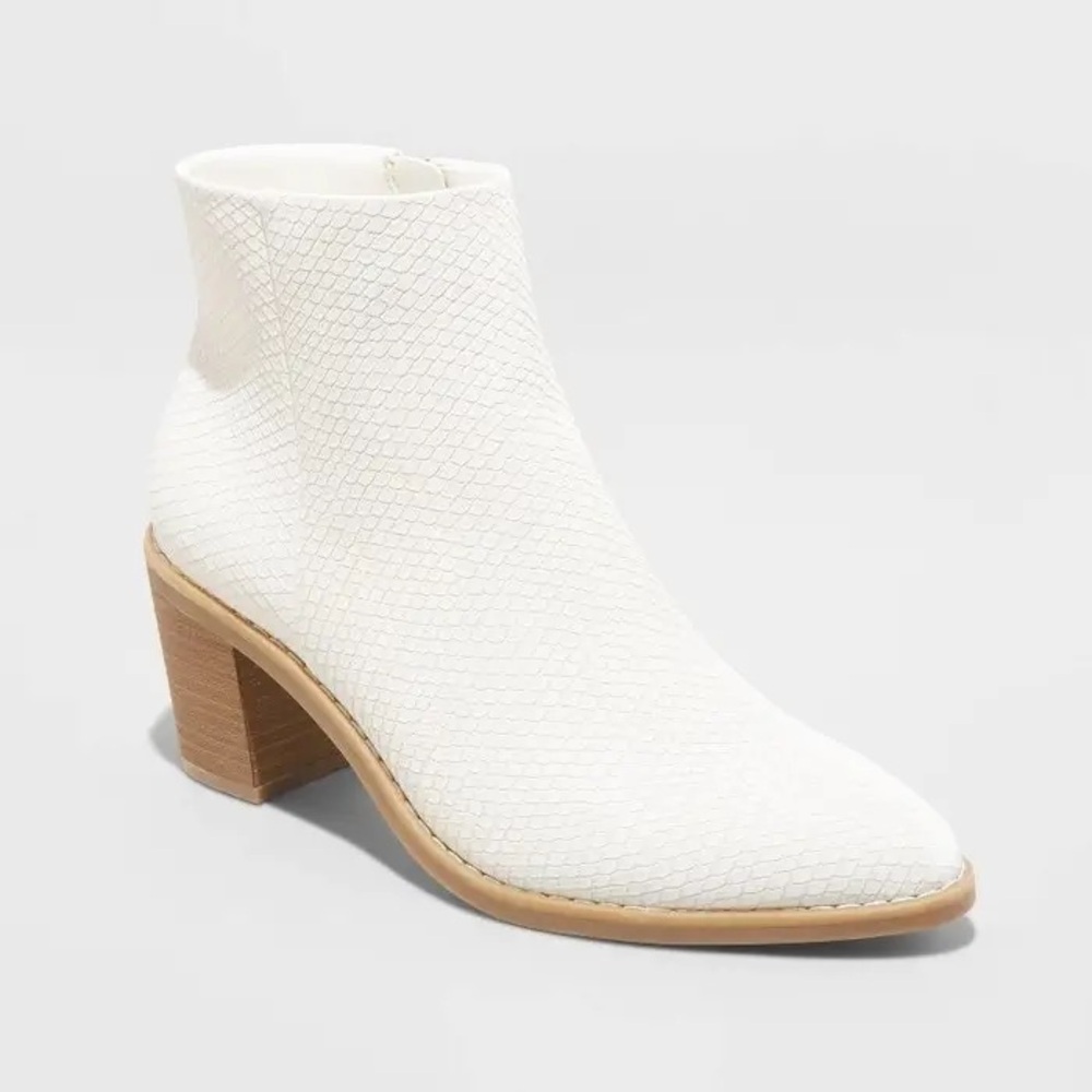 Universal Thread Malby Low Shaft Heeled Boots in White Faux Snake Skin Size 7.5
